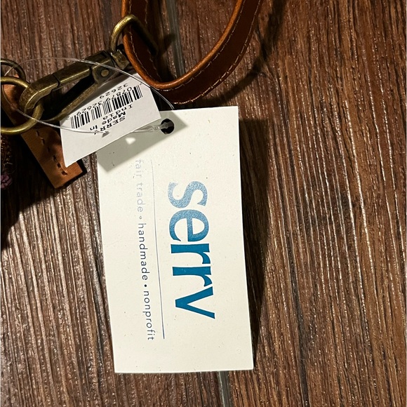 NWT serrv Crossbody, wristlet, shoulder bag. Three-in-one. - Picture 3 of 14